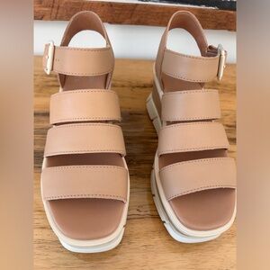 Sorel Joanie III Ankle Strap Sandals 6.5 in Excellent Condition!